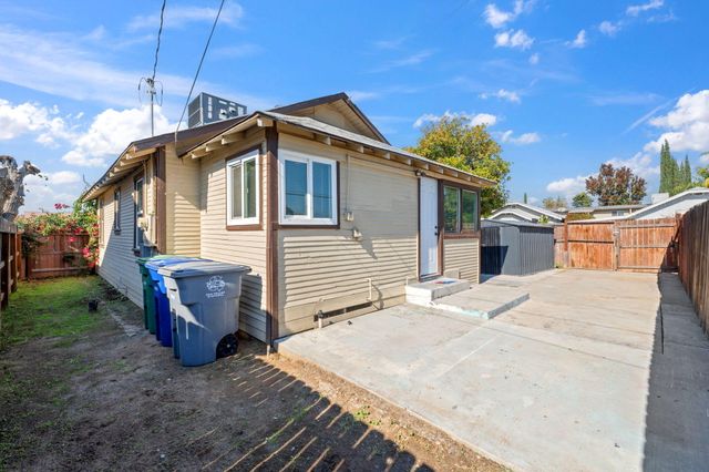 321 N Orange Avenue, Exeter, CA 93221