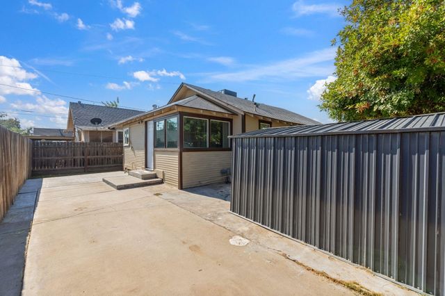 321 N Orange Avenue, Exeter, CA 93221