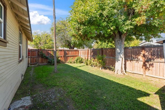 321 N Orange Avenue, Exeter, CA 93221