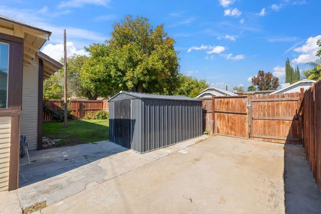 321 N Orange Avenue, Exeter, CA 93221