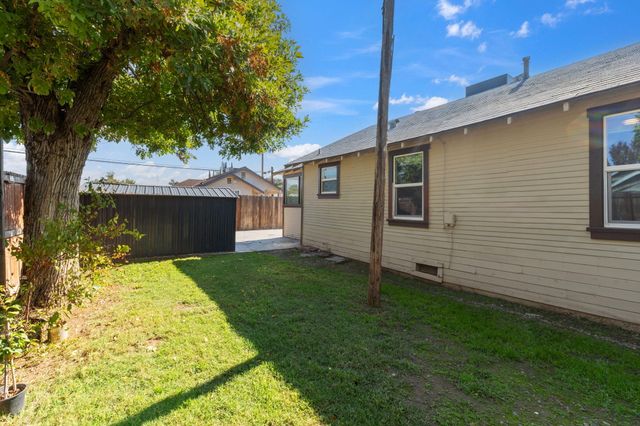 321 N Orange Avenue, Exeter, CA 93221