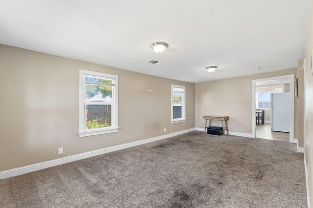 321 N Orange Avenue, Exeter, CA 93221