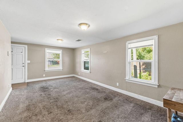 321 N Orange Avenue, Exeter, CA 93221