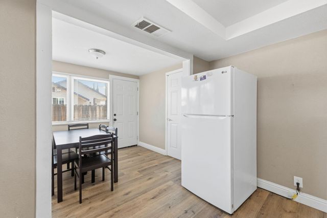 321 N Orange Avenue, Exeter, CA 93221