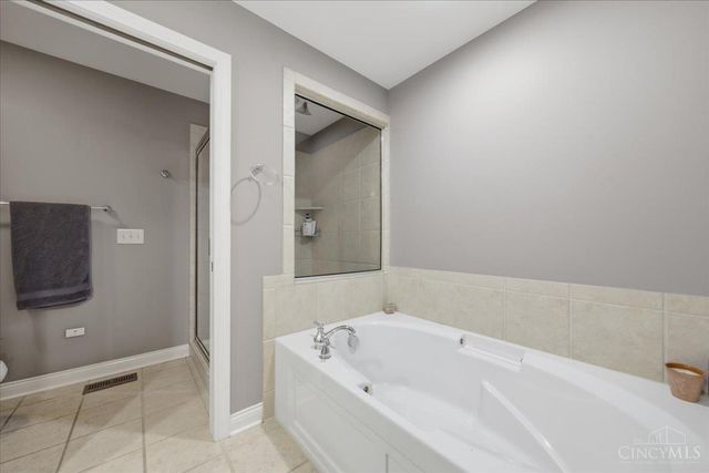 6841 Indian Hill Road, Cincinnati, OH 45227