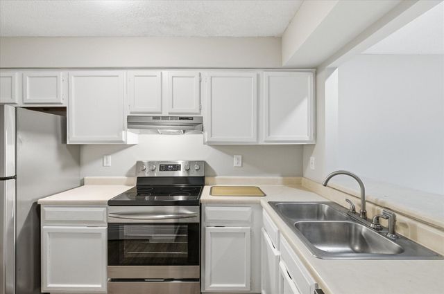 315 FOXFIRE DR, Columbia, MO 65201