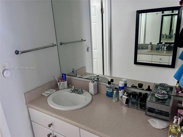 2016 Bay Dr 203, Miami Beach, FL 33141
