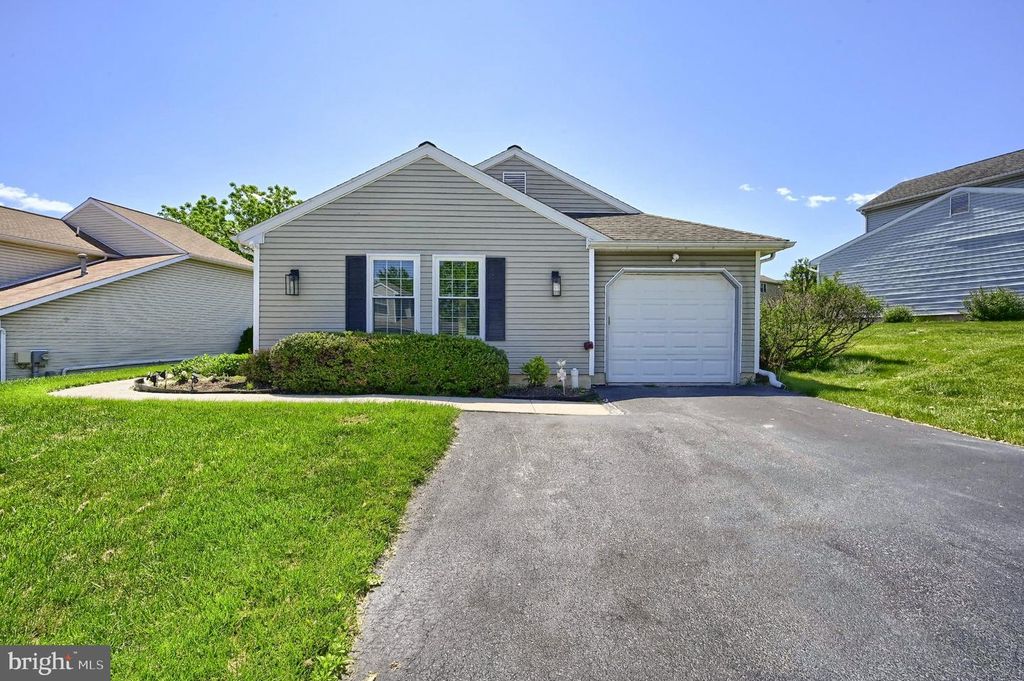 Image 1 of property listing at 6248 S HIGHLANDS CIR, Harrisburg, PA 17111