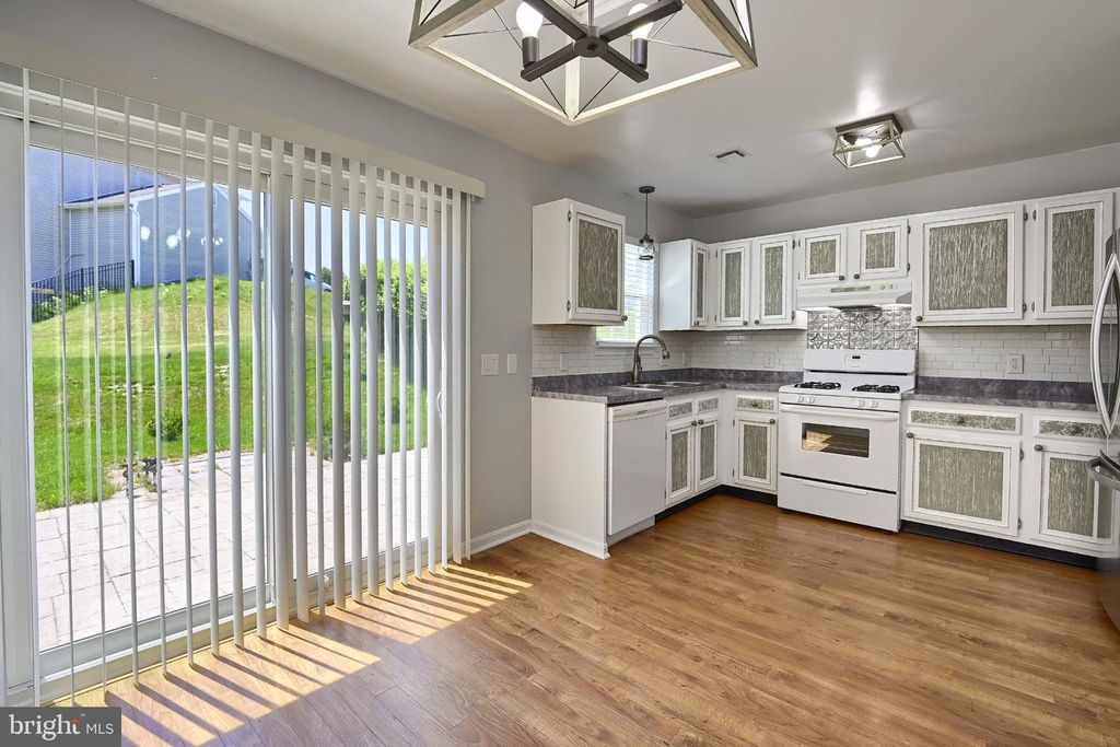 Image 10 of property listing at 6248 S HIGHLANDS CIR, Harrisburg, PA 17111
