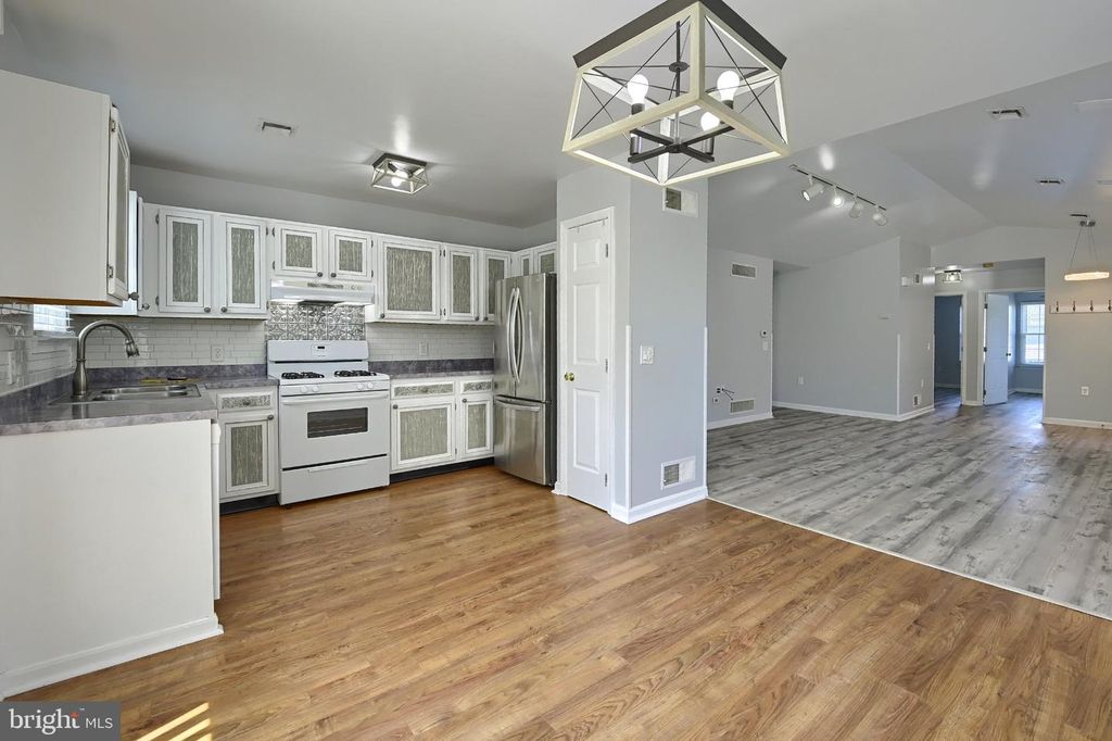Image 11 of property listing at 6248 S HIGHLANDS CIR, Harrisburg, PA 17111