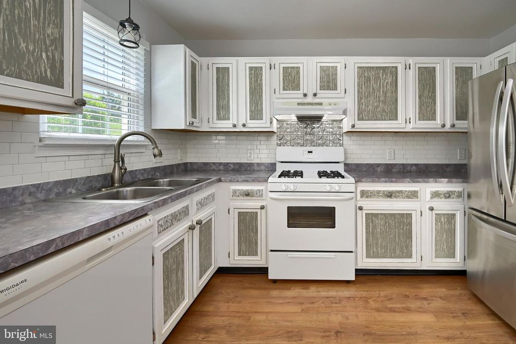 Image 12 of property listing at 6248 S HIGHLANDS CIR, Harrisburg, PA 17111
