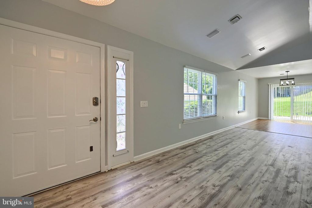 Image 5 of property listing at 6248 S HIGHLANDS CIR, Harrisburg, PA 17111