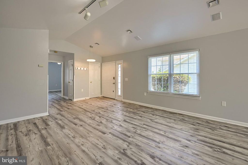 Image 8 of property listing at 6248 S HIGHLANDS CIR, Harrisburg, PA 17111