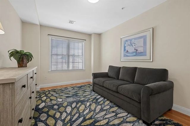 32 Common St. 3-4, Waltham, MA 02451