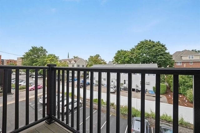 32 Common St. 3-4, Waltham, MA 02451