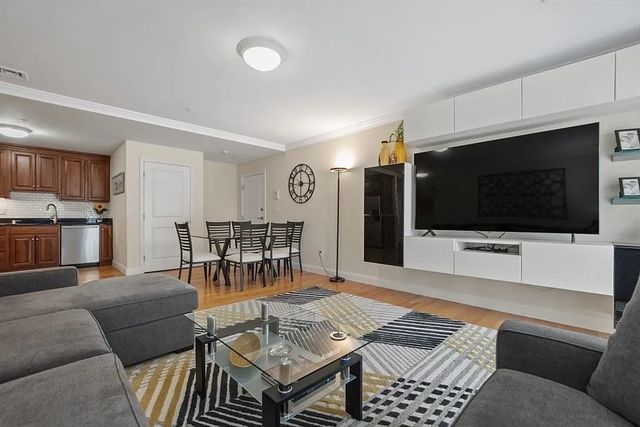 32 Common St. 3-4, Waltham, MA 02451