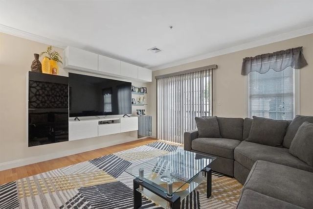 32 Common St. 3-4, Waltham, MA 02451
