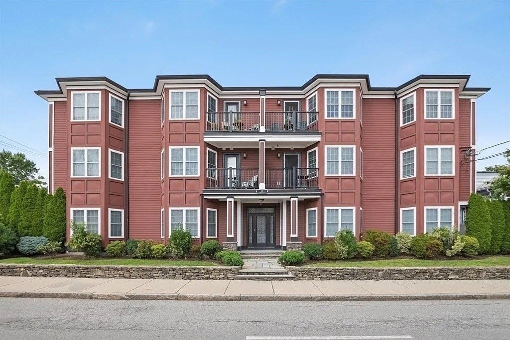 32 Common St. 3-4, Waltham, MA 02451