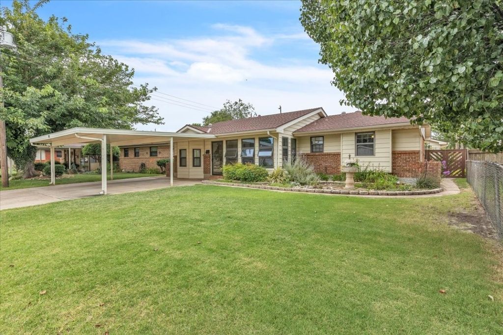 829 Arnold Avenue, Moore, OK 73160