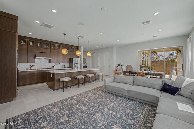 11017 E ULYSSES Avenue, Mesa, AZ 85212