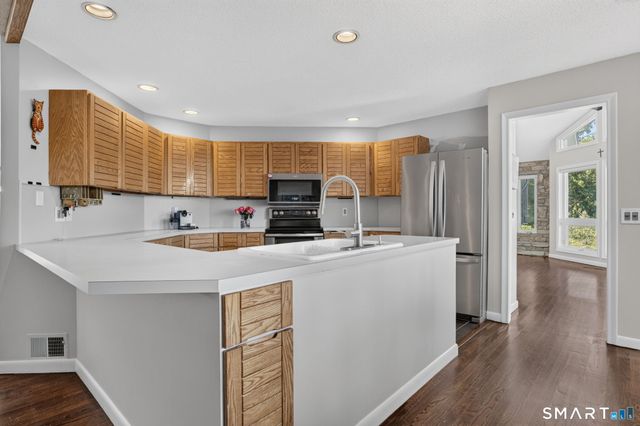 5 Sand Creek Drive, Old Saybrook, CT 06475
