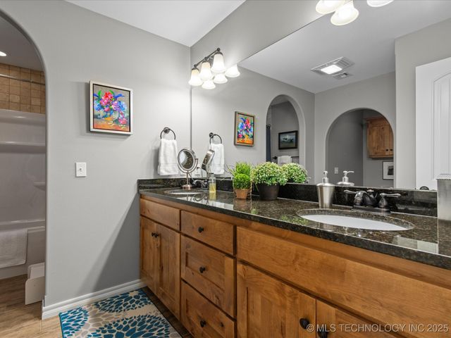 6220 Sawgrass Drive, Bartlesville, OK 74006