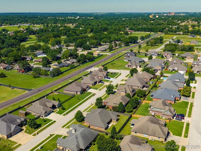 6220 Sawgrass Drive, Bartlesville, OK 74006