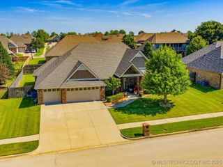 6220 Sawgrass Drive, Bartlesville, OK 74006