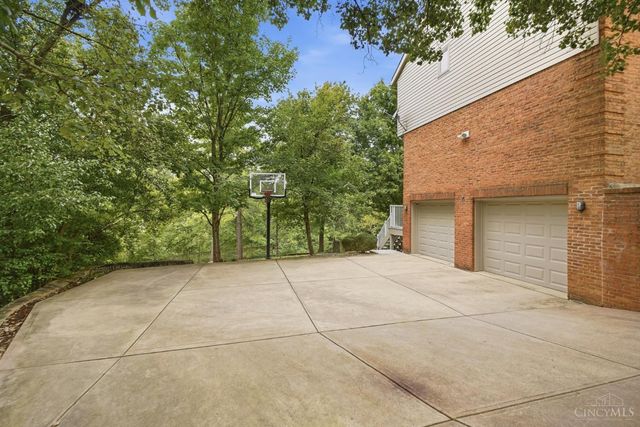 5800 Windsong Court, Madeira, OH 45243