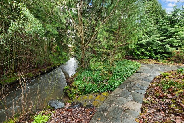16 Cascade Key, Bellevue, WA 98006