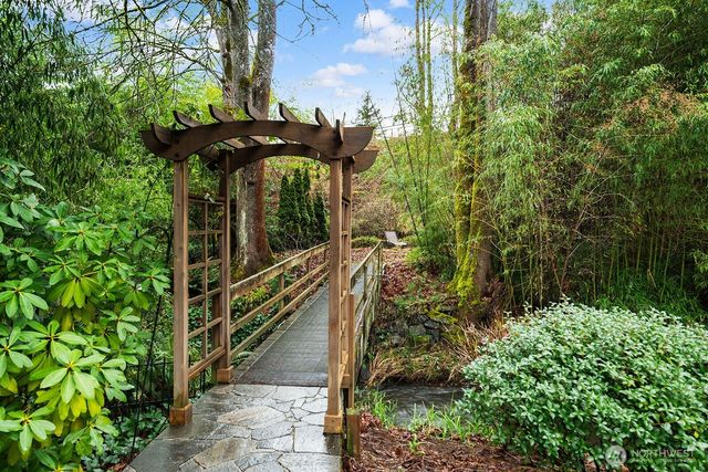 16 Cascade Key, Bellevue, WA 98006