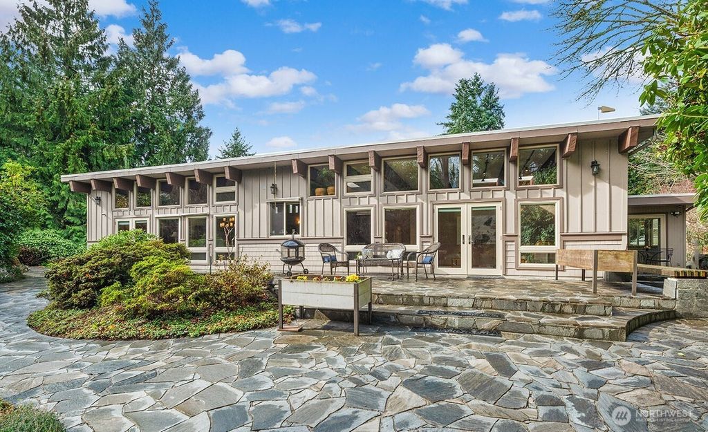 16 Cascade Key, Bellevue, WA 98006
