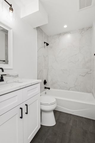 4252 Central Road 102, Glenview, IL 60025