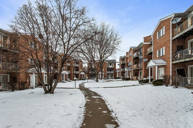 4252 Central Road 102, Glenview, IL 60025