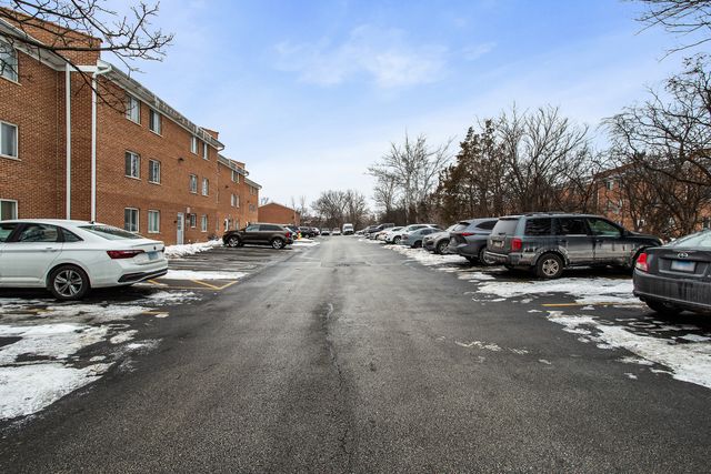 4252 Central Road 102, Glenview, IL 60025