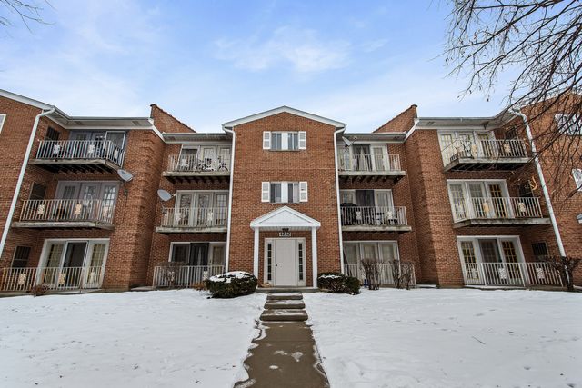 4252 Central Road 102, Glenview, IL 60025