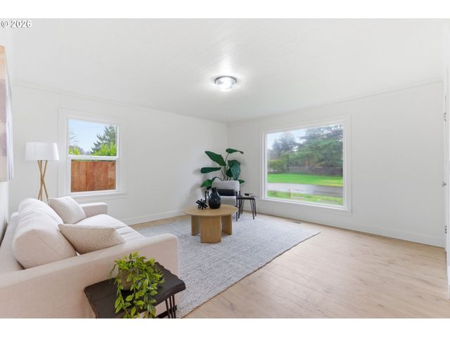 10405 Ne PACIFIC St, Portland, OR 97220