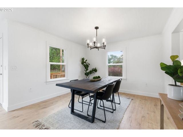 10405 Ne PACIFIC St, Portland, OR 97220