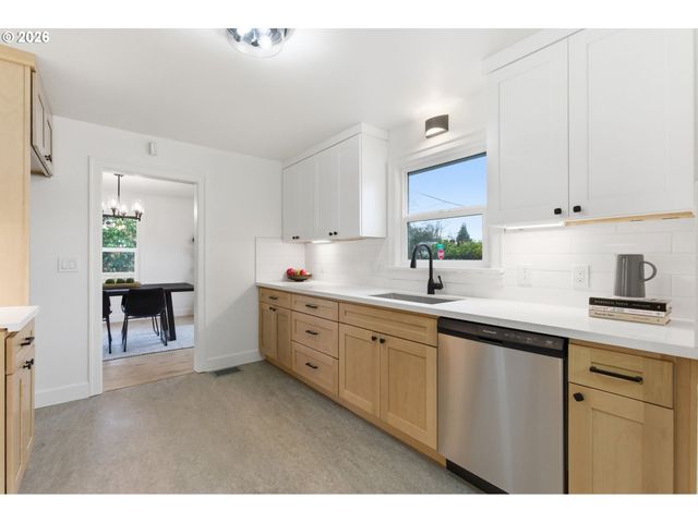 10405 Ne PACIFIC St, Portland, OR 97220