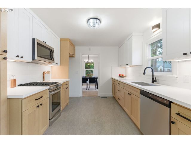 10405 Ne PACIFIC St, Portland, OR 97220