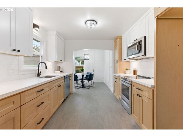 10405 Ne PACIFIC St, Portland, OR 97220