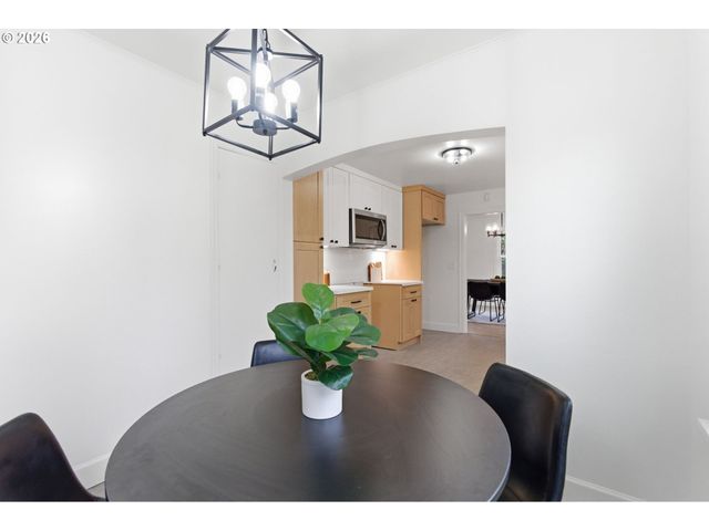 10405 Ne PACIFIC St, Portland, OR 97220