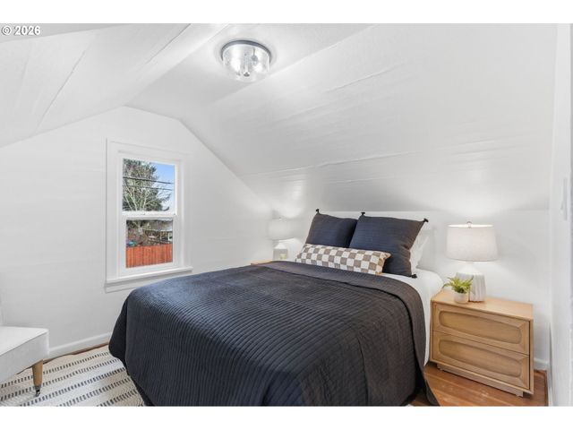 10405 Ne PACIFIC St, Portland, OR 97220