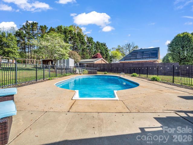 102 Knoll Court, Belmont, NC 28012