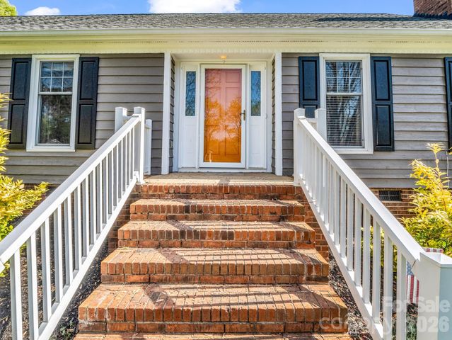 102 Knoll Court, Belmont, NC 28012