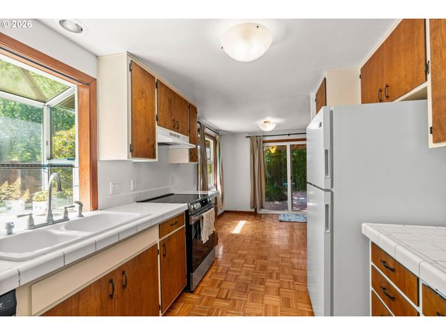 1940 TARPON St, Eugene, OR 97401