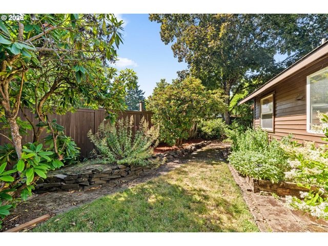 1940 TARPON St, Eugene, OR 97401
