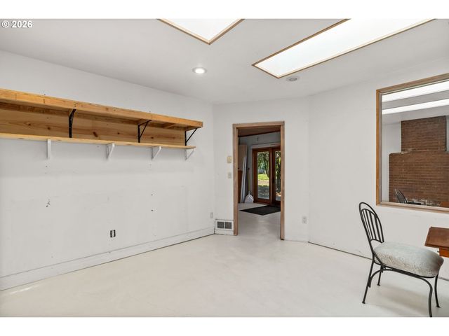 1940 TARPON St, Eugene, OR 97401
