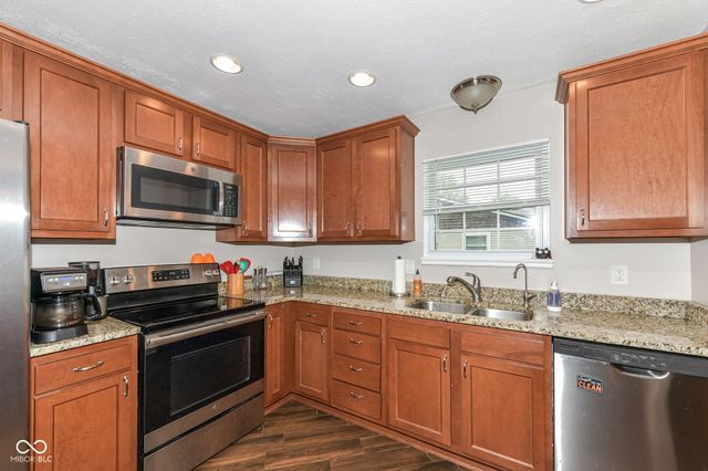 3983 Pineview Lane, Greenwood, IN 46142