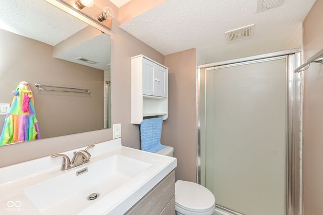 3983 Pineview Lane, Greenwood, IN 46142